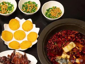 Qingcheng Mama Steamed Stone Pot Fish
