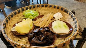 Xiang Ba Lao Earth Bowl Hot Pot (Dayi East Gate Store)