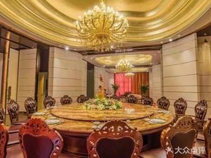 Golden Melody Hotel. Royal View Chinese Restaurant