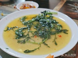 Heji Pig's Trotter Soup