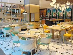 Colorful Café at Holiday Inn East of Chengdu New Area