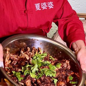 Aunt Xia's Courtyard · Hanging Pot Rabbit and Frog Hotpot · Clay Pot Dishes · Tea Boiling by the Hearth