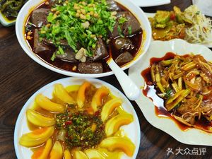 Dayi Specialties: Pig Intestine Blood Curd & Bowl Beef & Mama's Pork Trotters (Jinlü Road Branch)
