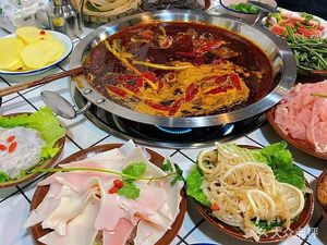 Da Wan Xiao Wan Street-style Hot Pot
