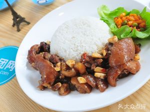 Yijue Four Feet Pork Leg Rice