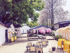 The House B&B · Café