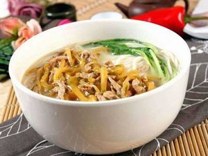 Xiao Yuan Dabie Mountain Secret Recipe Yellow Beef Noodles (Huajia Garden Store)