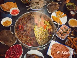 Old Five Liu Hot Pot City (Changshou Road Branch)