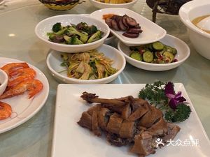 Xin Heji Grand Hotel (Mingren Lidu Store)