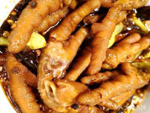 Tongliang Specialties Zhang Lao Mei's Pickled Chicken Feet (Lugang Fortune Plaza Branch)
