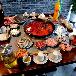 Landmark Old Hot Pot (Jiangrun Zhongdi Hai'an Branch)
