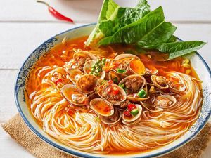 Uncle Zhou's Chicken Broth Rice Noodles (Wanke Jin Cheng Branch)