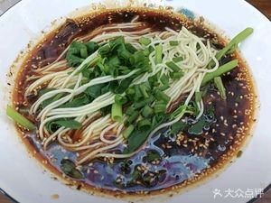 Jin Hao Zhen Wei Double Chili Pork Knuckle Noodles (Shiqiaopu Store)