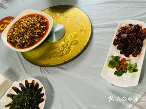 Gongren Village Restaurant (Yongrong Coal Mine Slum Branch)