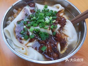 Xiao Luo's Chicken Soup Noodles with Toppings