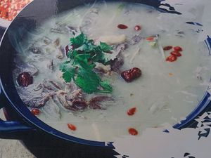 Yu Shi Qianjiang Chicken Offal (Zhong'ang Xinghui Branch)