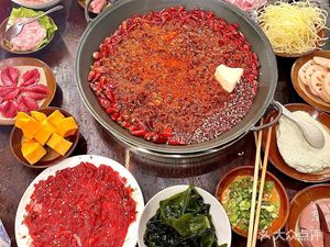 Yu Wei Ji Yi Nine Grid Old Hot Pot (Airport Roundabout Main Store)