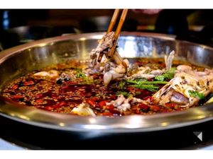 Longmen阵 Frog & Fish Hot Pot Buffet (Majiawan Store)