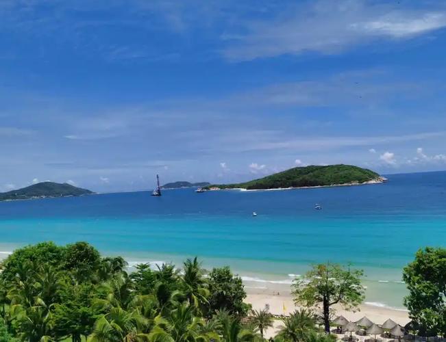 Yalongwan Beach