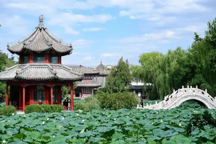 Gu Lianhua Chi