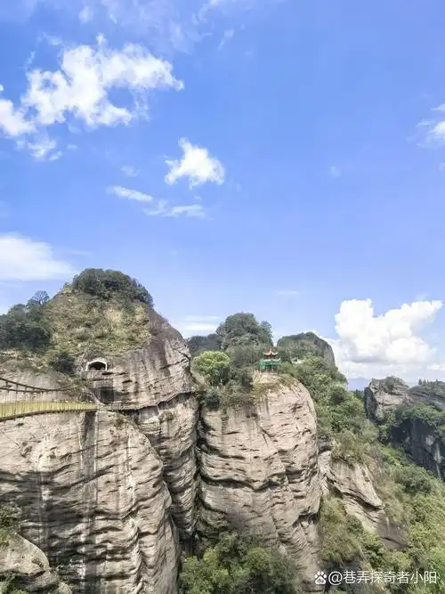 Longmen Yan