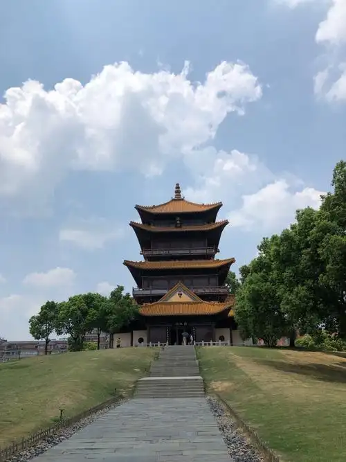 Longzhu Ge