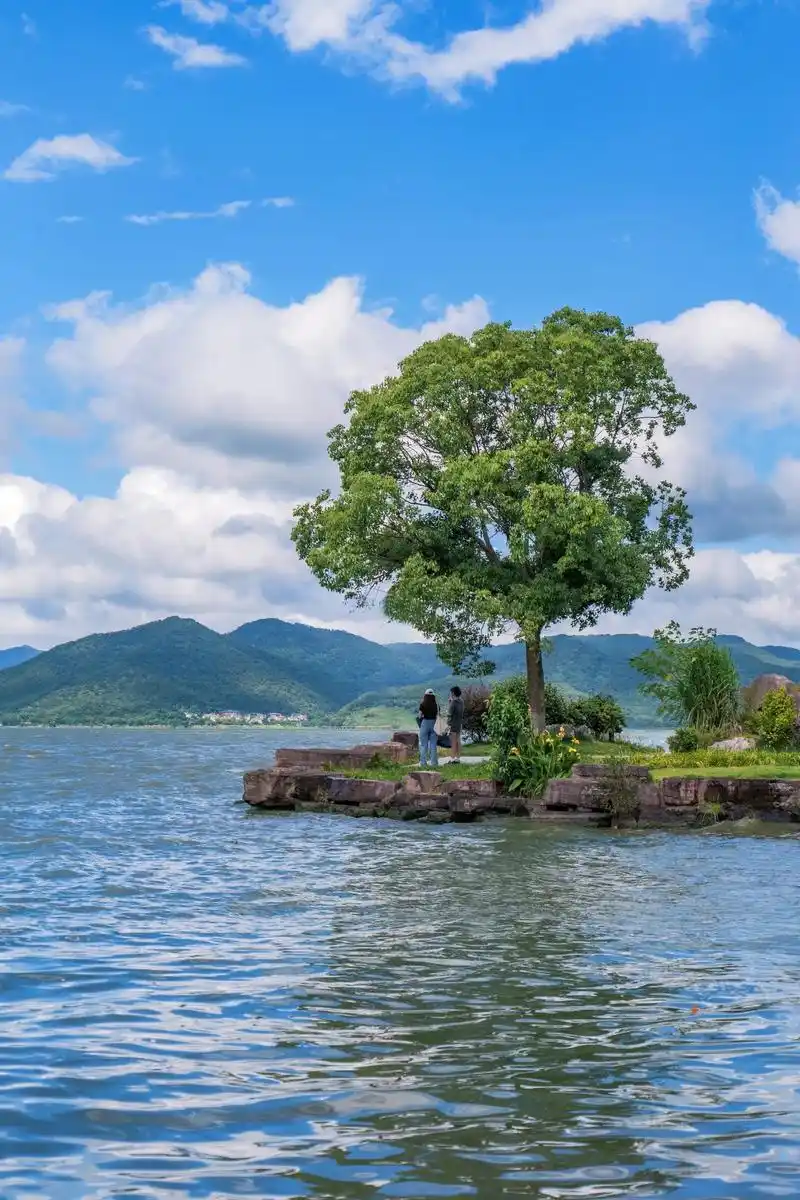 Dongqian Lake