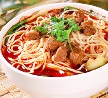 Braised Beef Noodles in Clay Pot