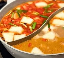 Spicy Sour Pork Trotter in Small Pot