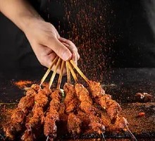 Charcoal-grilled Lamb Skewers