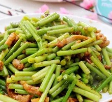 Stir-fried Garlic Shoots with Pork