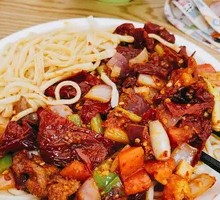 Spicy Chili Stir-Fried Meat Noodles