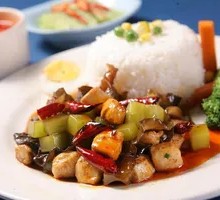 Sauce-Braised Chicken Rice Bowl