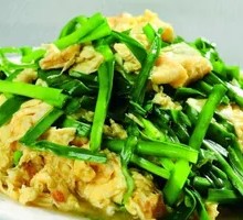 Stir-fried eggs with chives