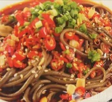 Peanut Sauce Pork Cubes with Fern Root Noodles