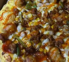 Spicy Crawfish & Tender Chicken Pizza
