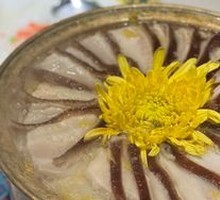 Chrysanthemum Sour Cabbage Hot Pot with Pork