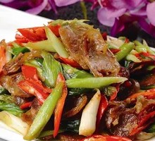 Stir-fried Garlic Chives with Sausage