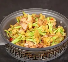 Spicy Stir-Fried Cauliflower in Dry Pot