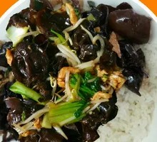 Wood Ear Mushroom and Pork Noodles