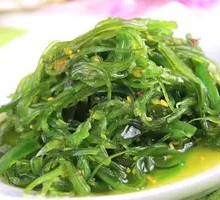Cold-mixed Undaria seaweed