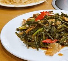 Stir-fried dried beans with meat