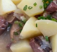 Braised Pork Trotter with Potatoes