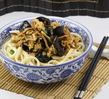 Wood Ear Mushroom Noodles with Sauce