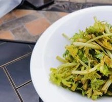 Cold-mixed celery