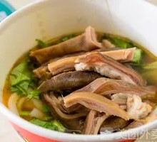 Pork stomach soup with rice noodles