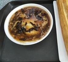 Tofu pudding with fried dough sticks