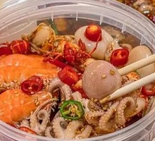 Mixed Seafood Bowl with Drizzling Sauce