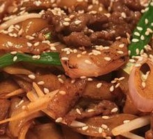Classic Dry-Fried Beef Rice Noodles