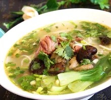Stewed Chicken Noodles with Mushrooms